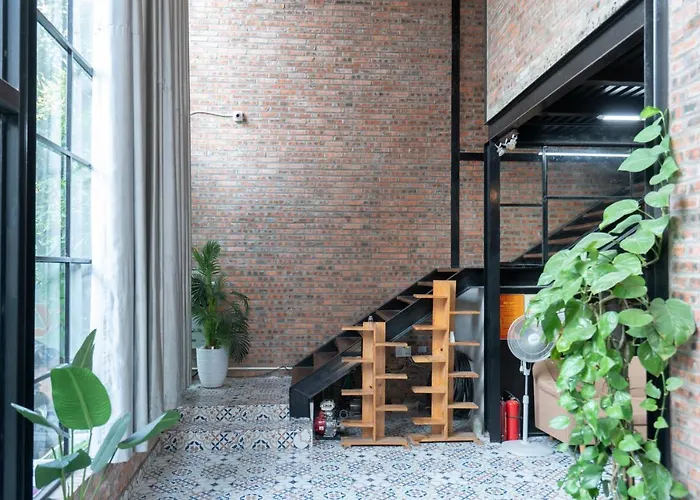 Private In Center-almor